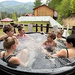 Mountain White House гостинний двір Πανσιόν 4*