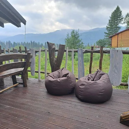 Mountain White House гостинний двір