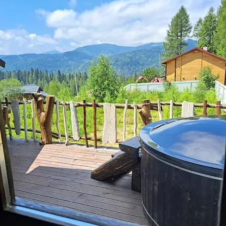 Mountain White House гостинний двір 4*