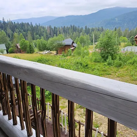 Mountain White House гостинний двір