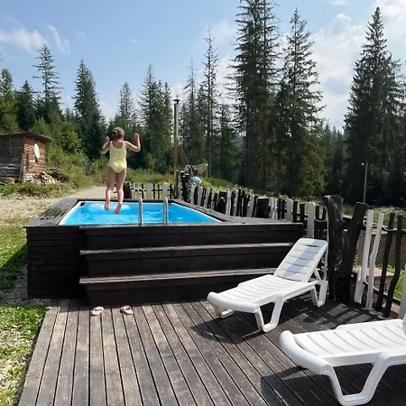 Guest house Mountain White House гостинний двір *