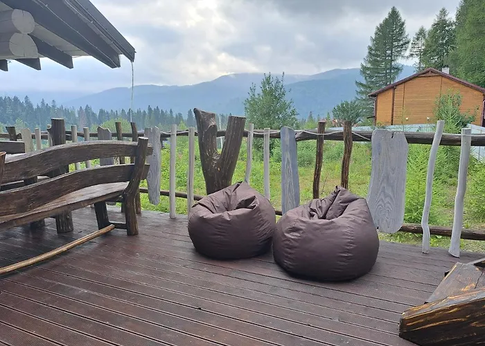 Mountain White House гостинний двір