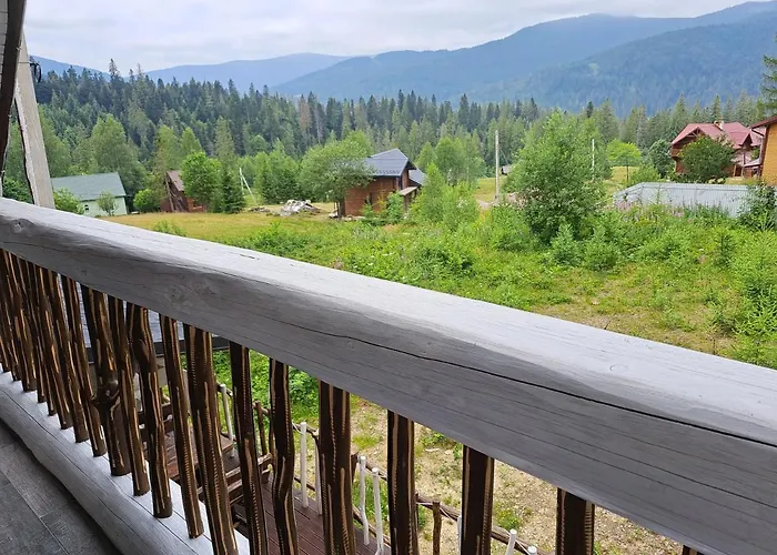 Mountain White House гостинний двір