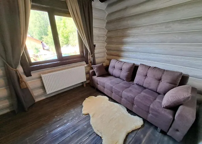 Mountain White House гостинний двір Vendégház Mikulicsin