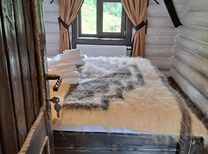 Mountain White House гостинний двір Vendégház Mikulicsin