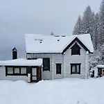 Mountain White House гостинний двір Guest house
