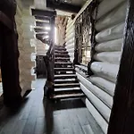 Mountain White House гостинний двір