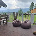 Mountain White House гостинний двір