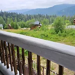 Mountain White House гостинний двір