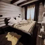 Mountain White House гостинний двір 4*