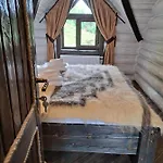 Mountain White House гостинний двір Guest house Mykulychyn
