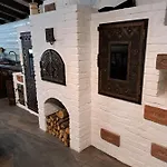 Mountain White House гостинний двір Guest house