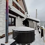 Guest house Mountain White House гостинний двір 4*