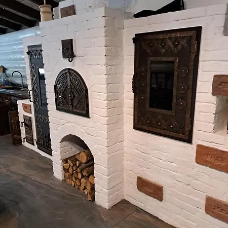 Mountain White House гостинний двір Гостевой дом