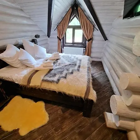 Mountain White House гостинний двір Гостевой дом